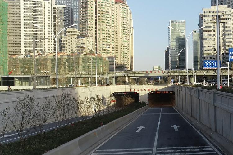 武漢地(dì / de)鐵三陽路隧道(dào)